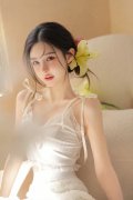 校花尿急憋不住尿我嘴里V