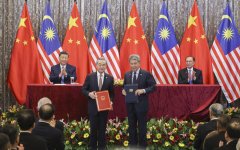 习同马来西亚总理安瓦尔举行漫谈